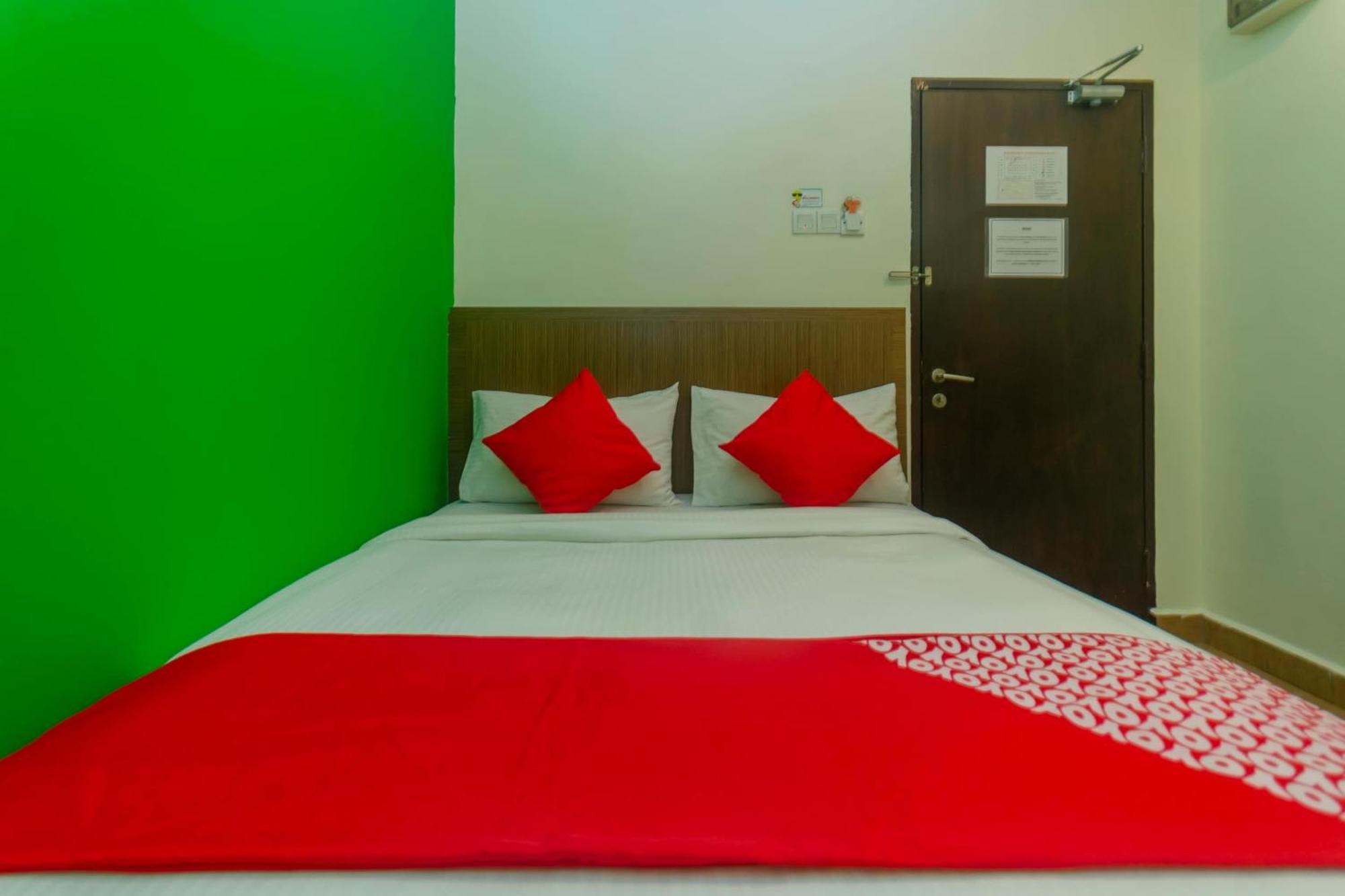 Super Oyo 596 The Vintage Hotel Джохор-Бару Екстер'єр фото